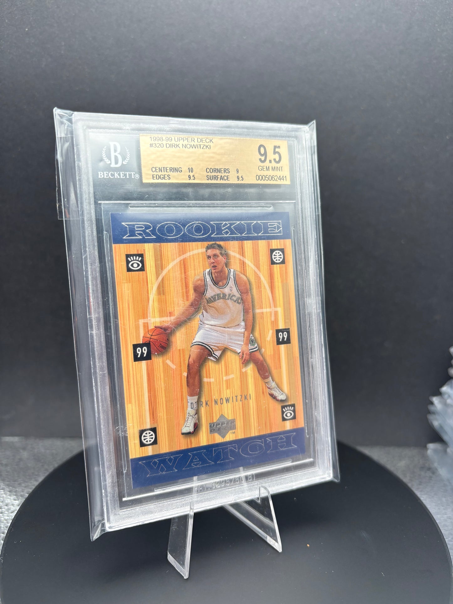 1998-99 Upper Deck Dirk Nowitzki RC #320 Beckett 9.5